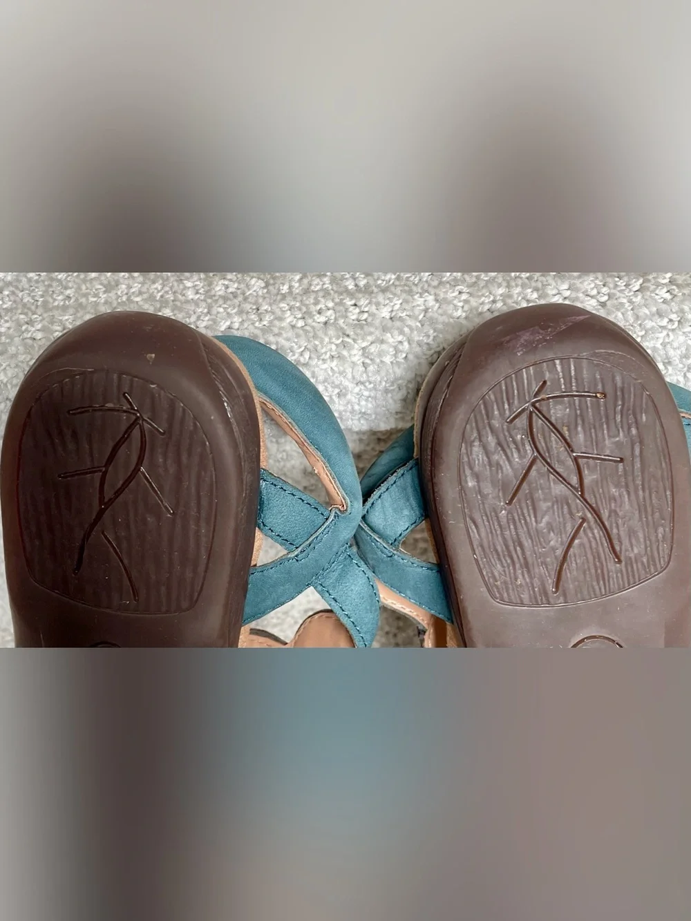 Clark’s Leather Medallions Metal Accents Comfort Sole Buckles Casual Sandals